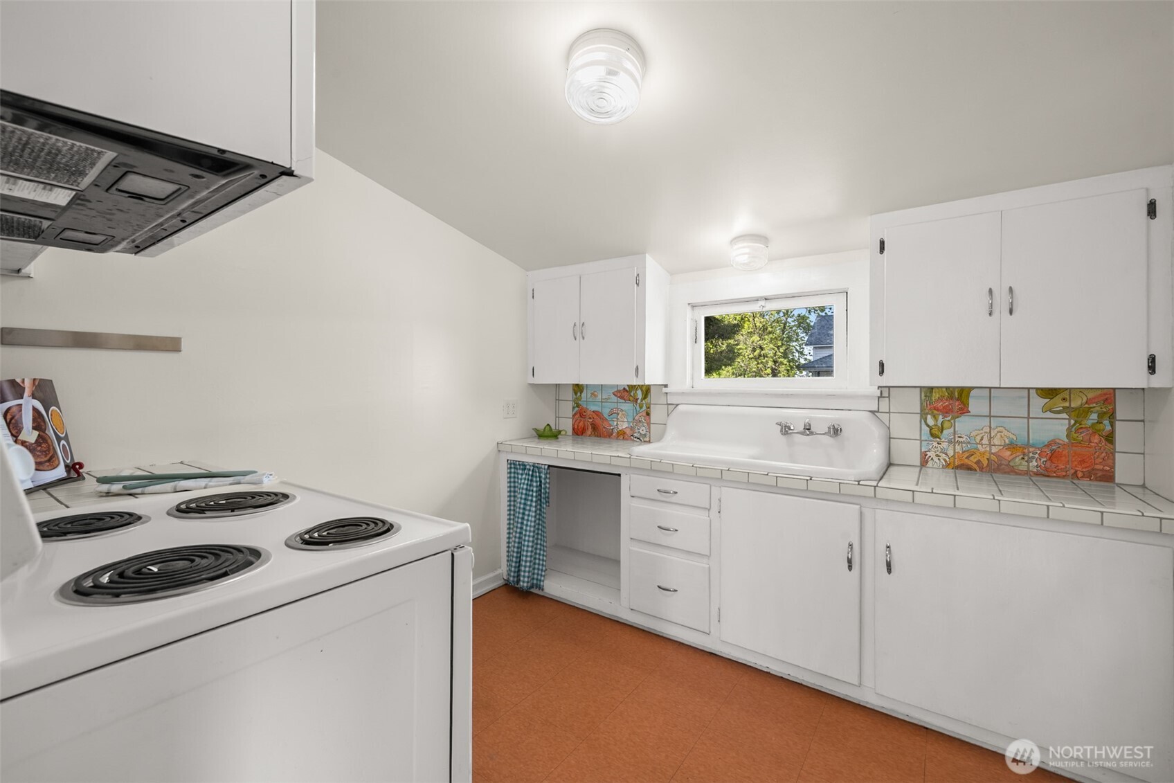 233 W Third Street , Port Angeles, WA 98362