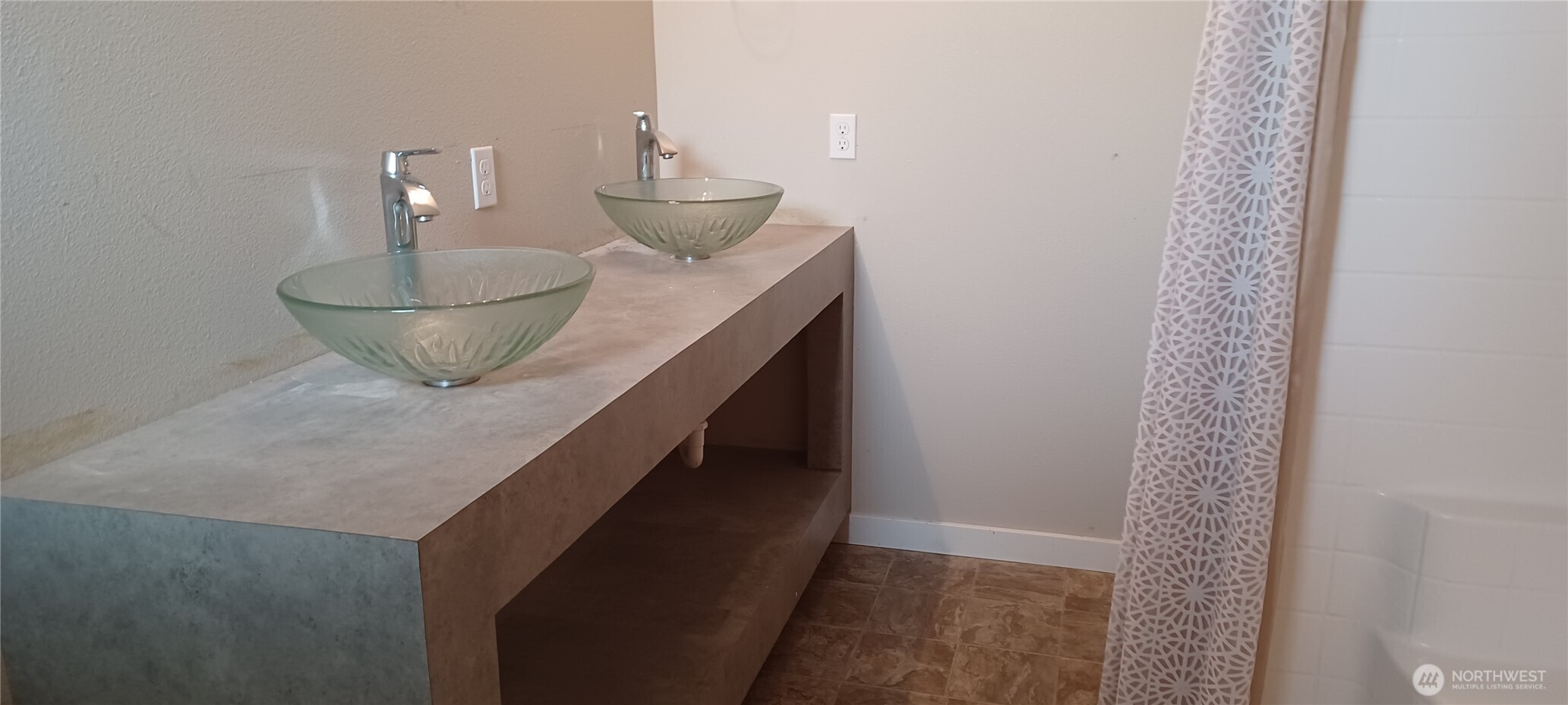 725 NW New York Avenue , Chehalis, WA 98532