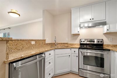 621 5th AVE N #103, Seattle, WA 98109 - Photo 15
