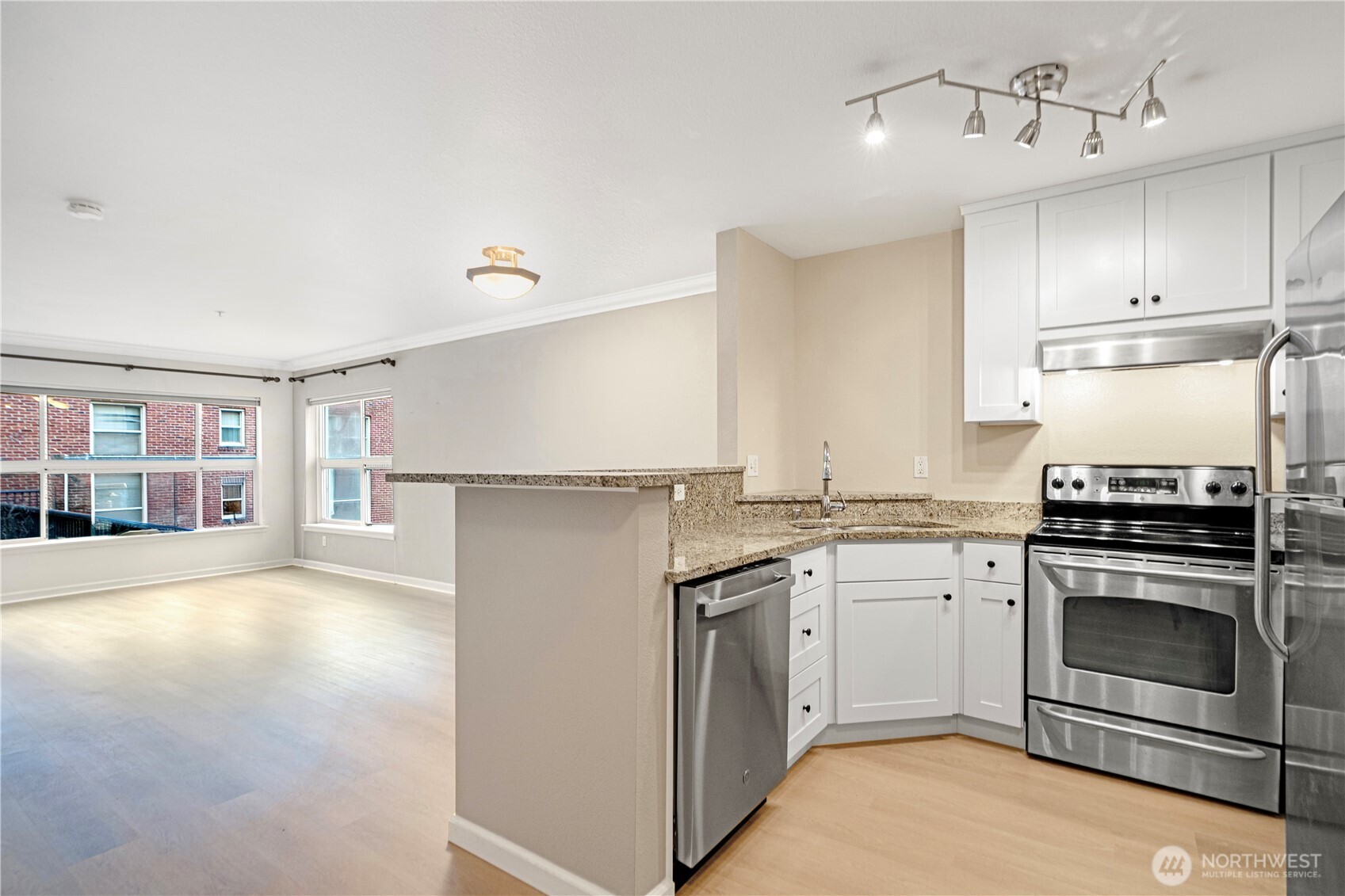 621 5th AVE N #103, Seattle, WA 98109