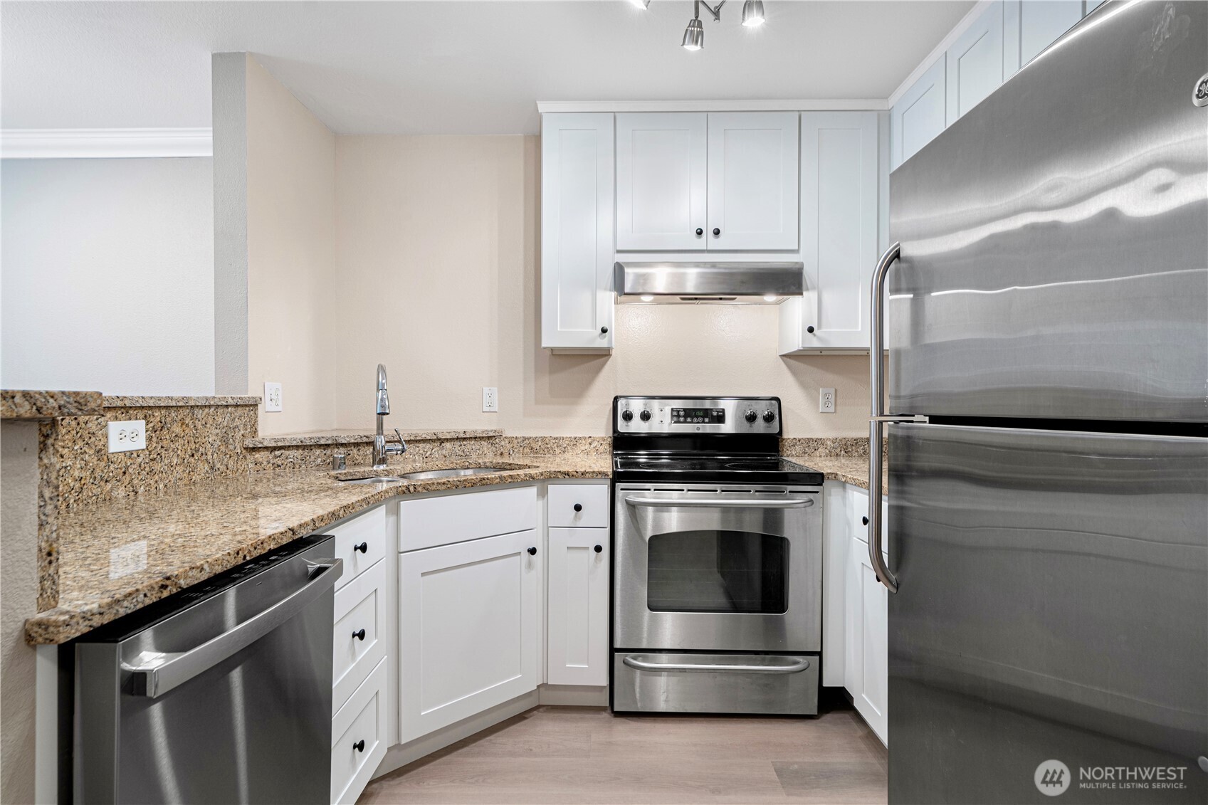 621 5th AVE N #103, Seattle, WA 98109