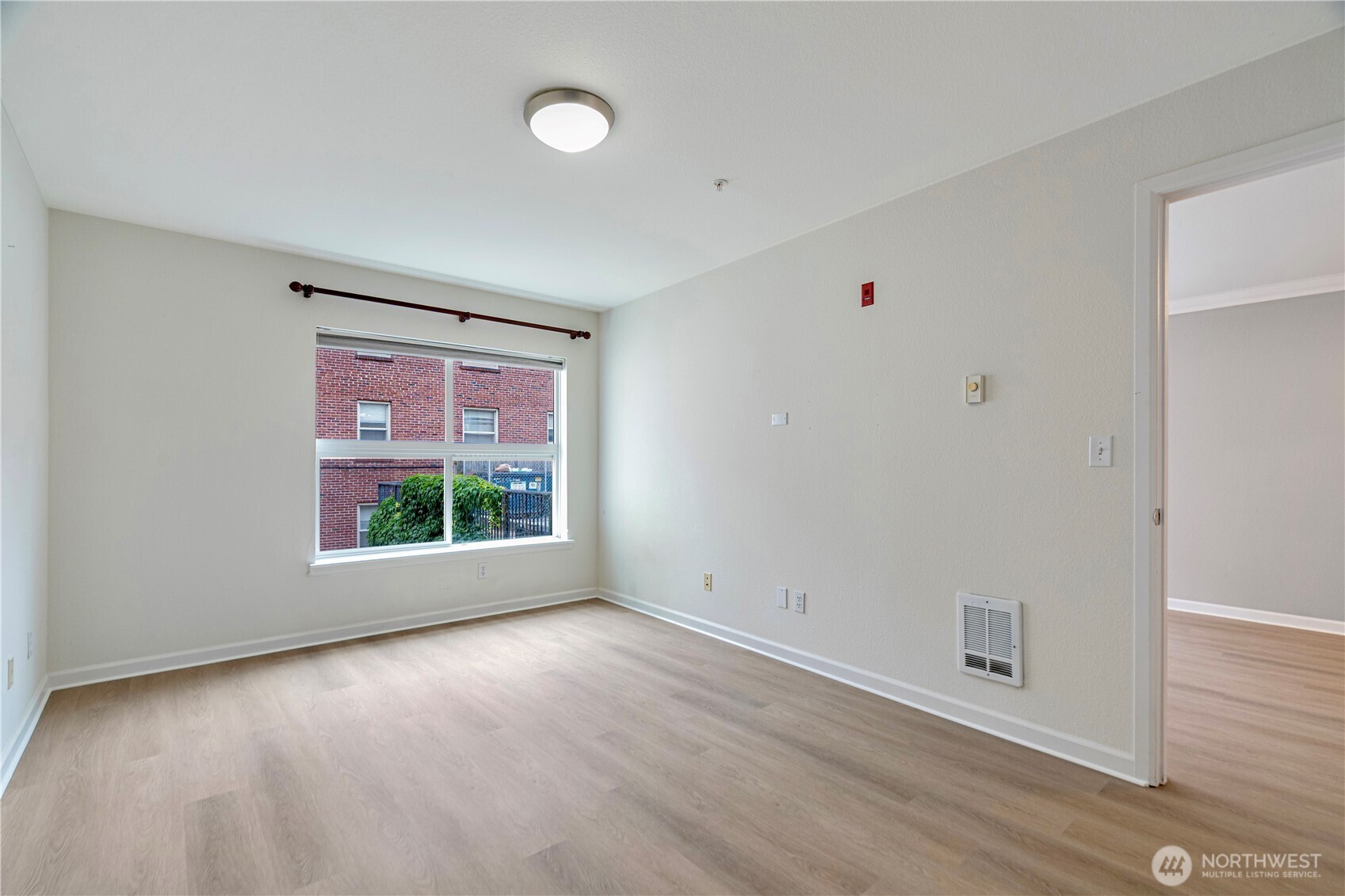 621 5th AVE N #103, Seattle, WA 98109