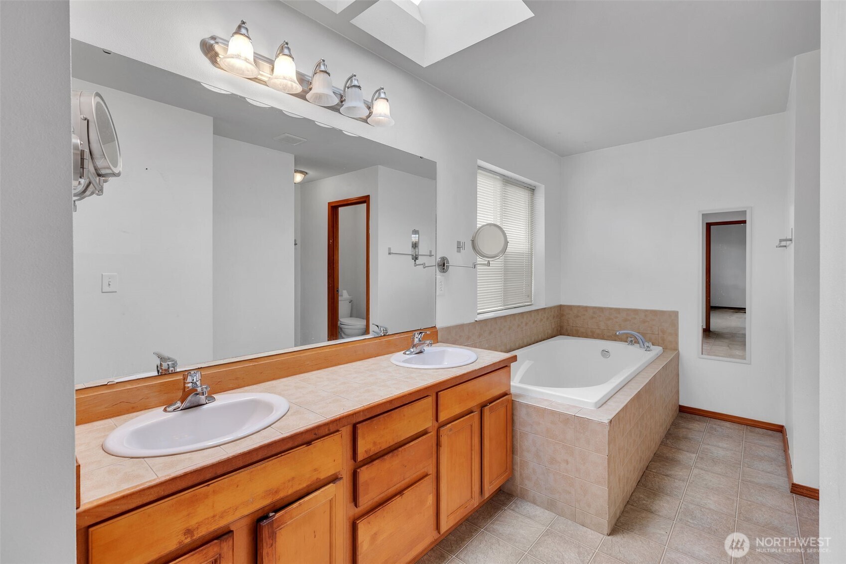 728 95th Court SE, Everett, WA 98208-3737