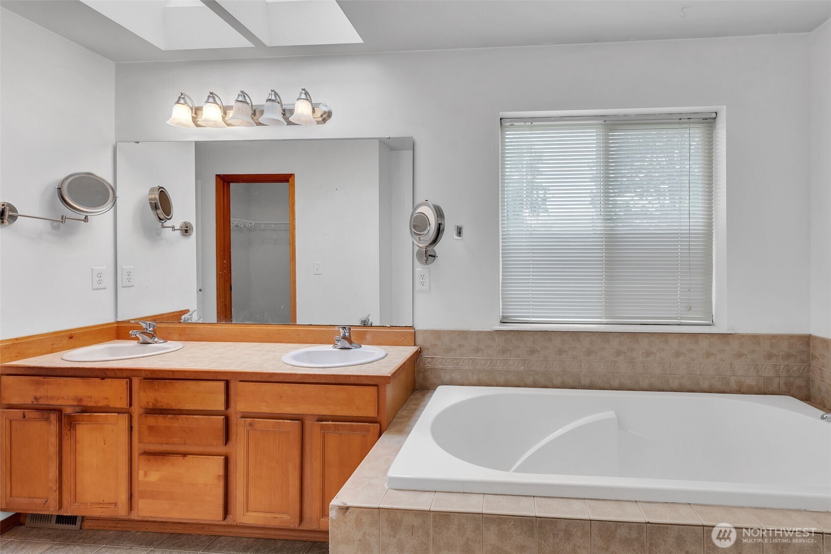 728 95th Court SE, Everett, WA 98208-3737