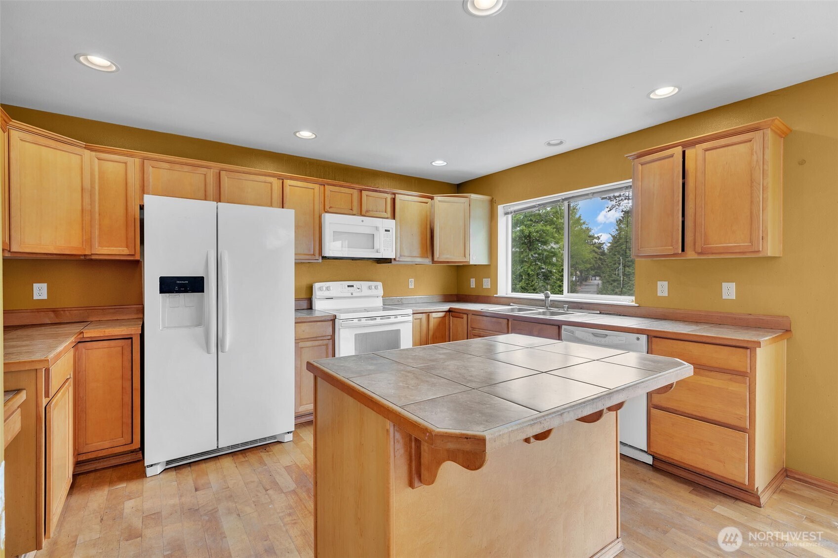 728 95th Court SE, Everett, WA 98208-3737