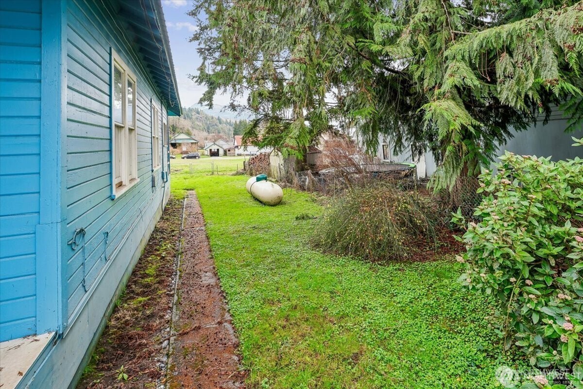 7279 B Avenue , Concrete, WA 98237