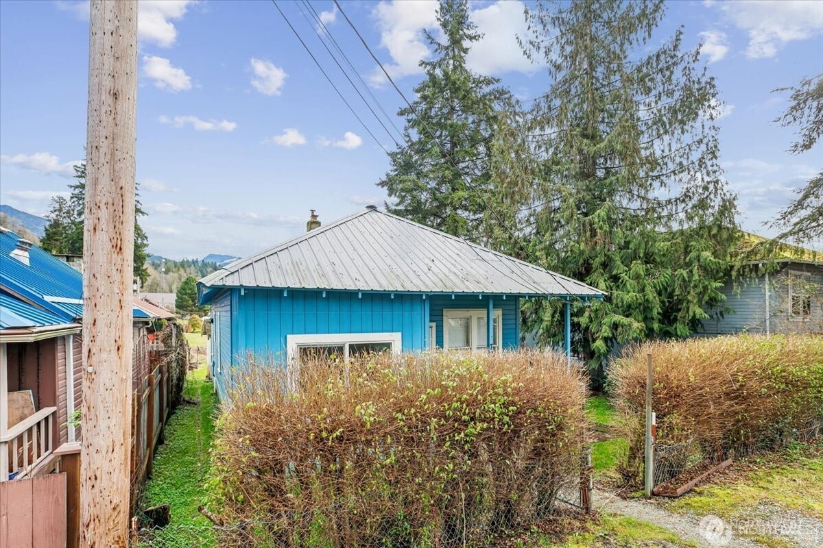 7279 B Avenue , Concrete, WA 98237
