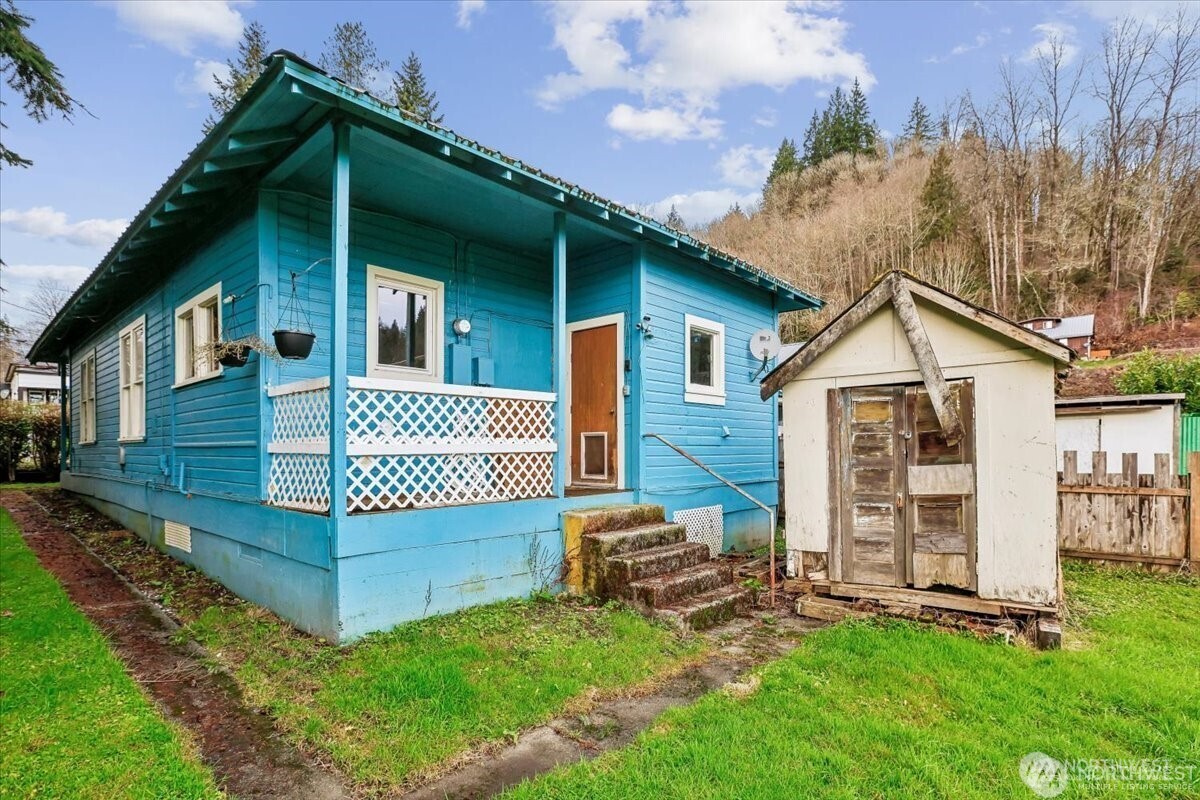 7279 B Avenue , Concrete, WA 98237