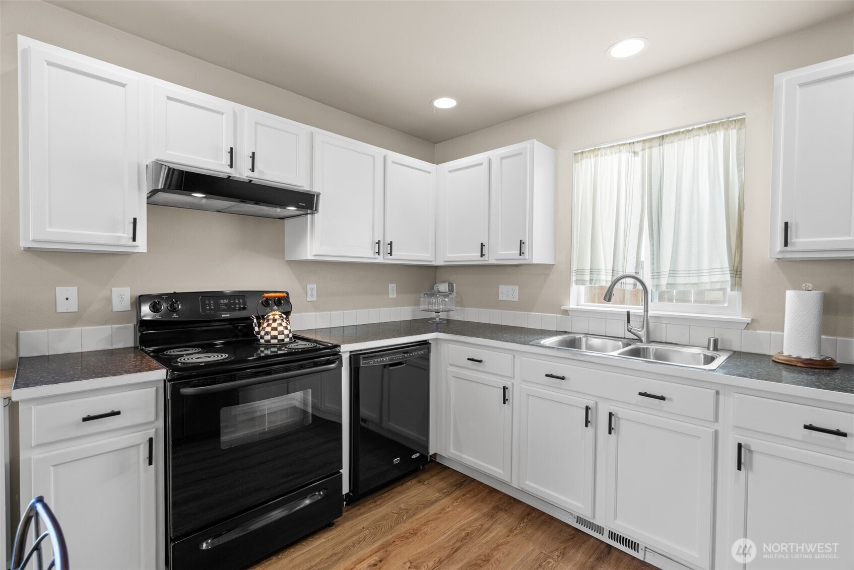 648 Rivenhurst Street , Bremerton, WA 98310