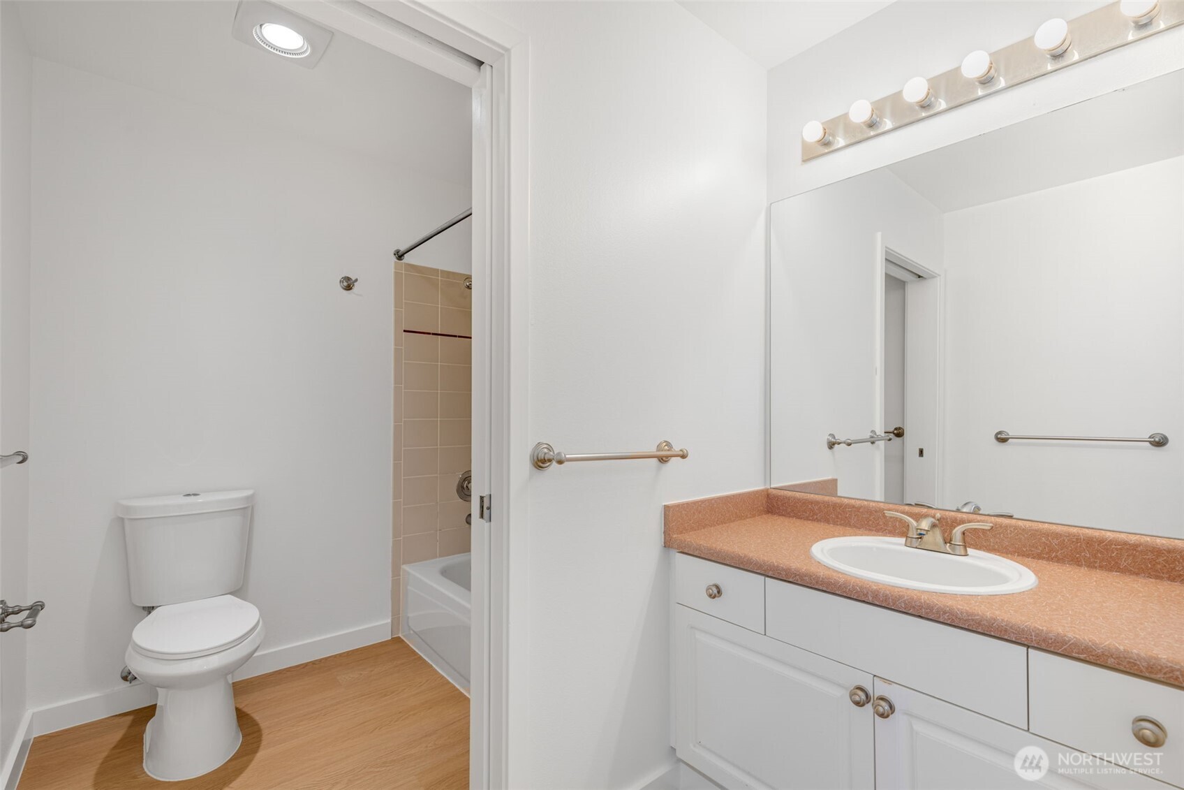 2415 2nd Avenue #750, Seattle, WA 98121
