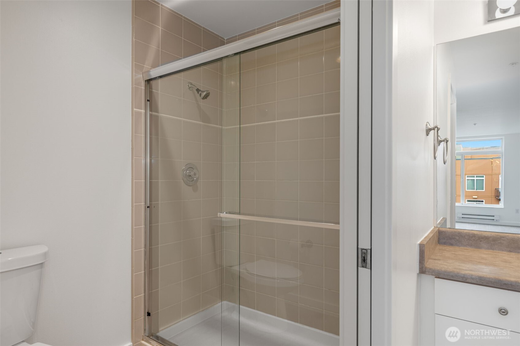 2415 2nd Avenue #750, Seattle, WA 98121