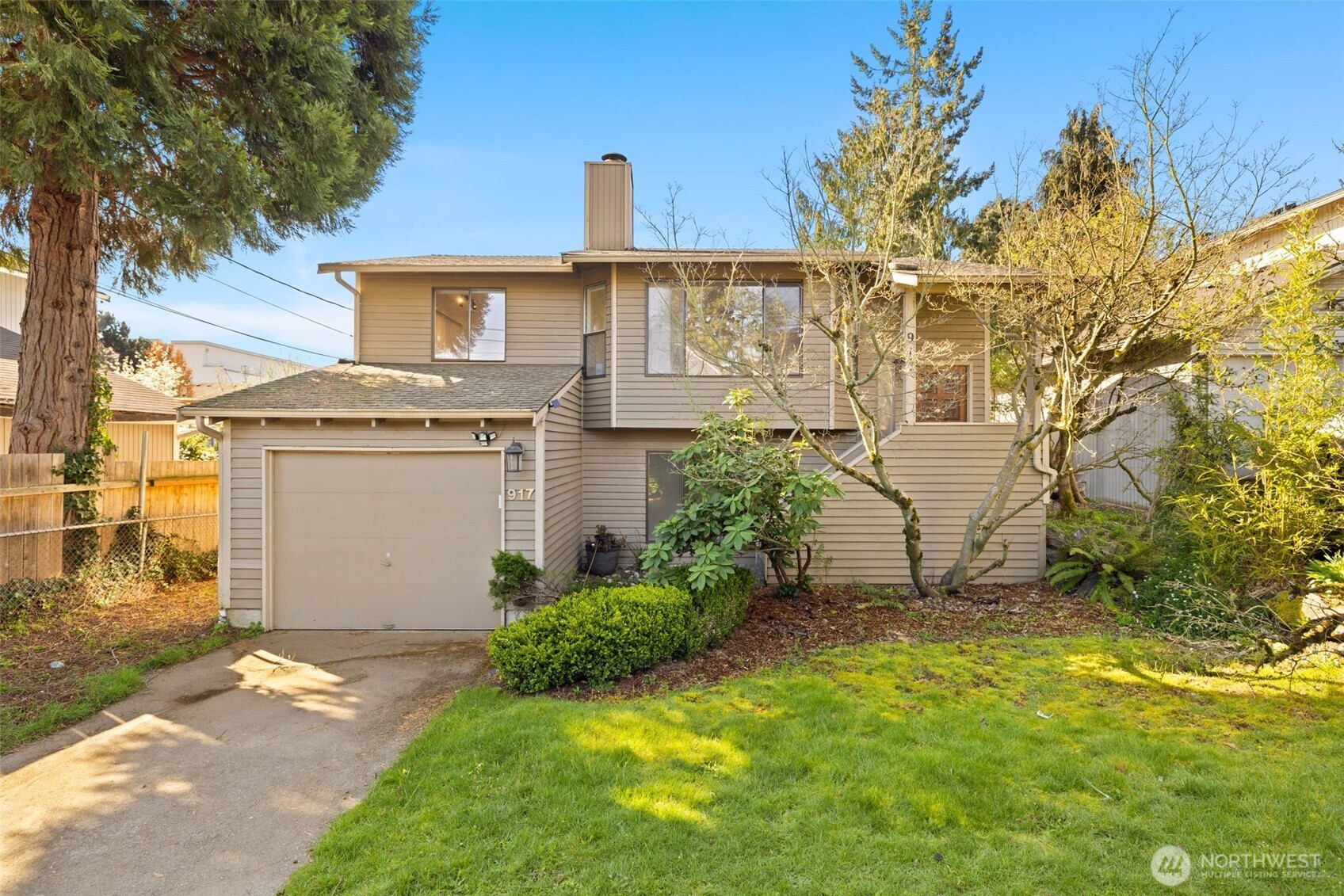 917 N 100th Street , Seattle, WA 98133