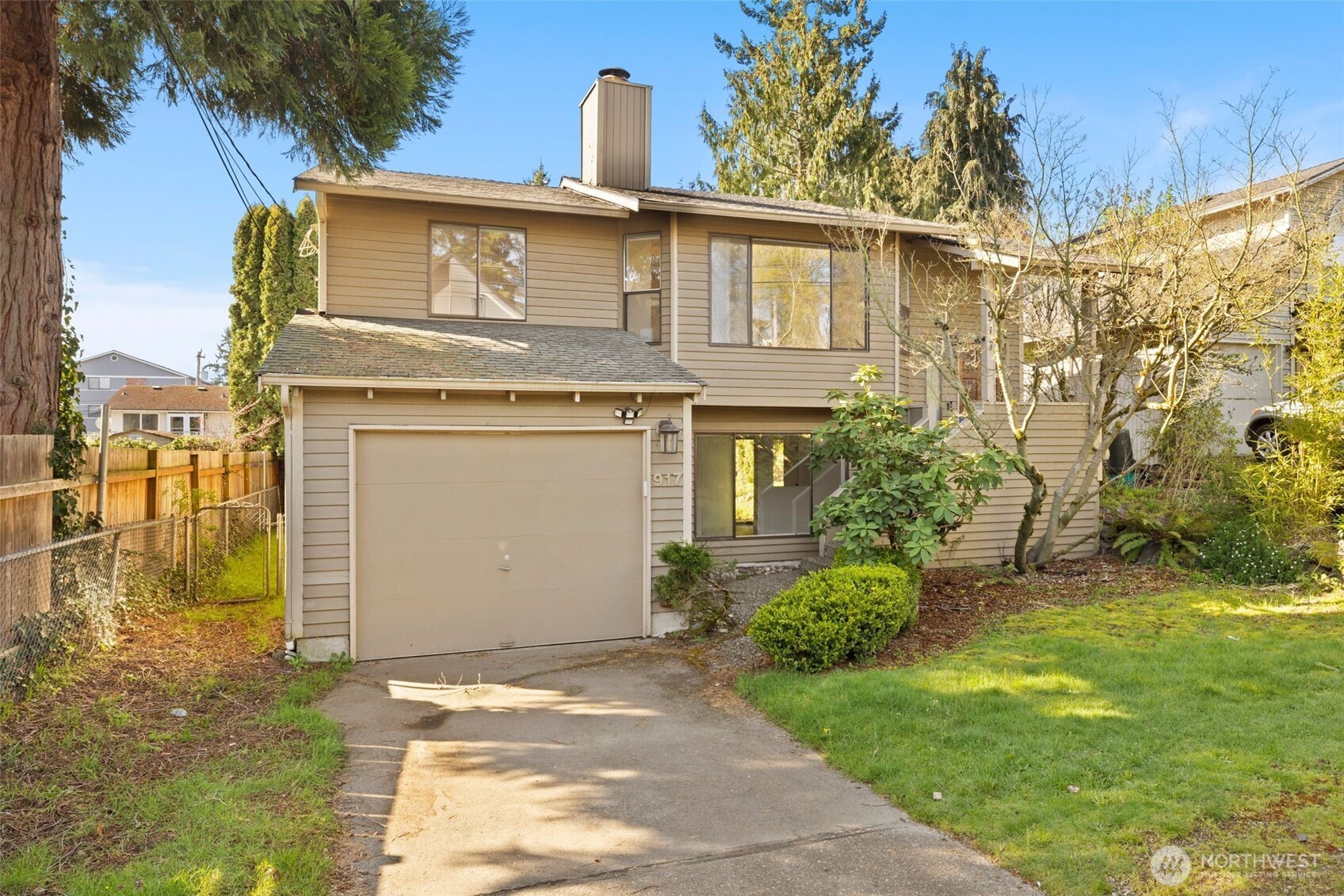 917 N 100th Street , Seattle, WA 98133
