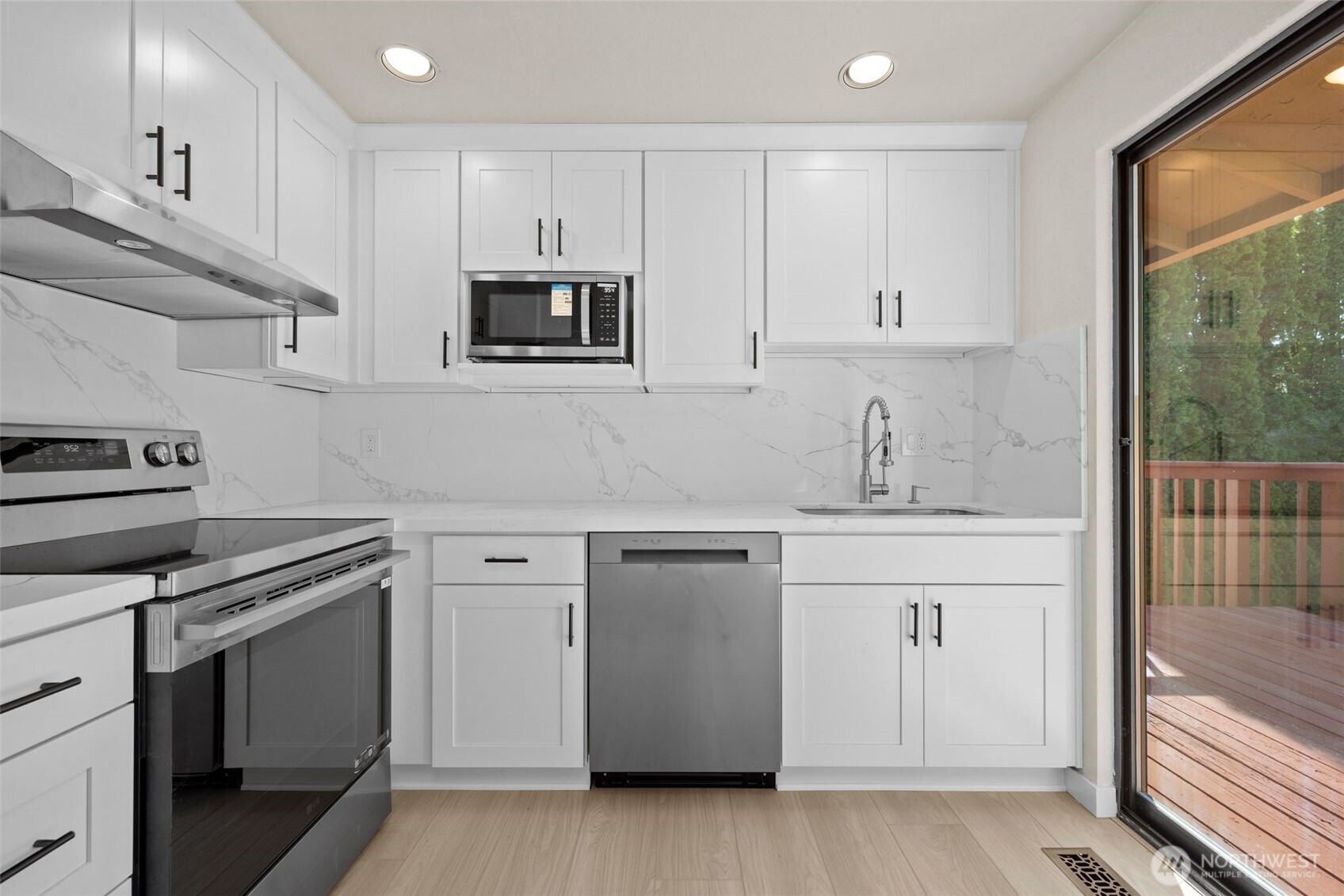 917 N 100th Street , Seattle, WA 98133