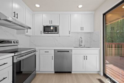 917 N 100th Street , Seattle, WA 98133 - Photo 14