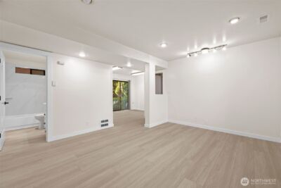 917 N 100th Street , Seattle, WA 98133 - Photo 16