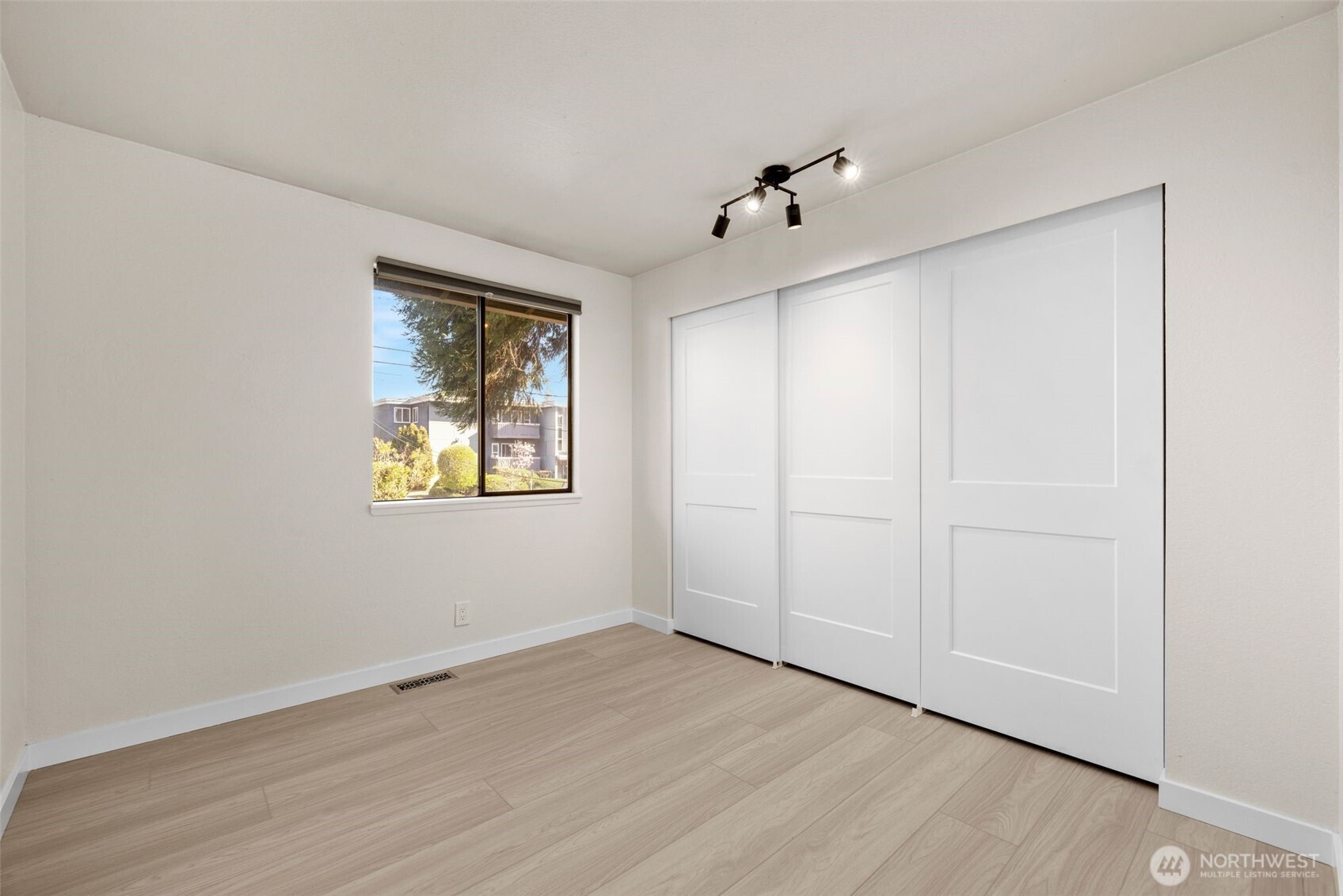 917 N 100th Street , Seattle, WA 98133