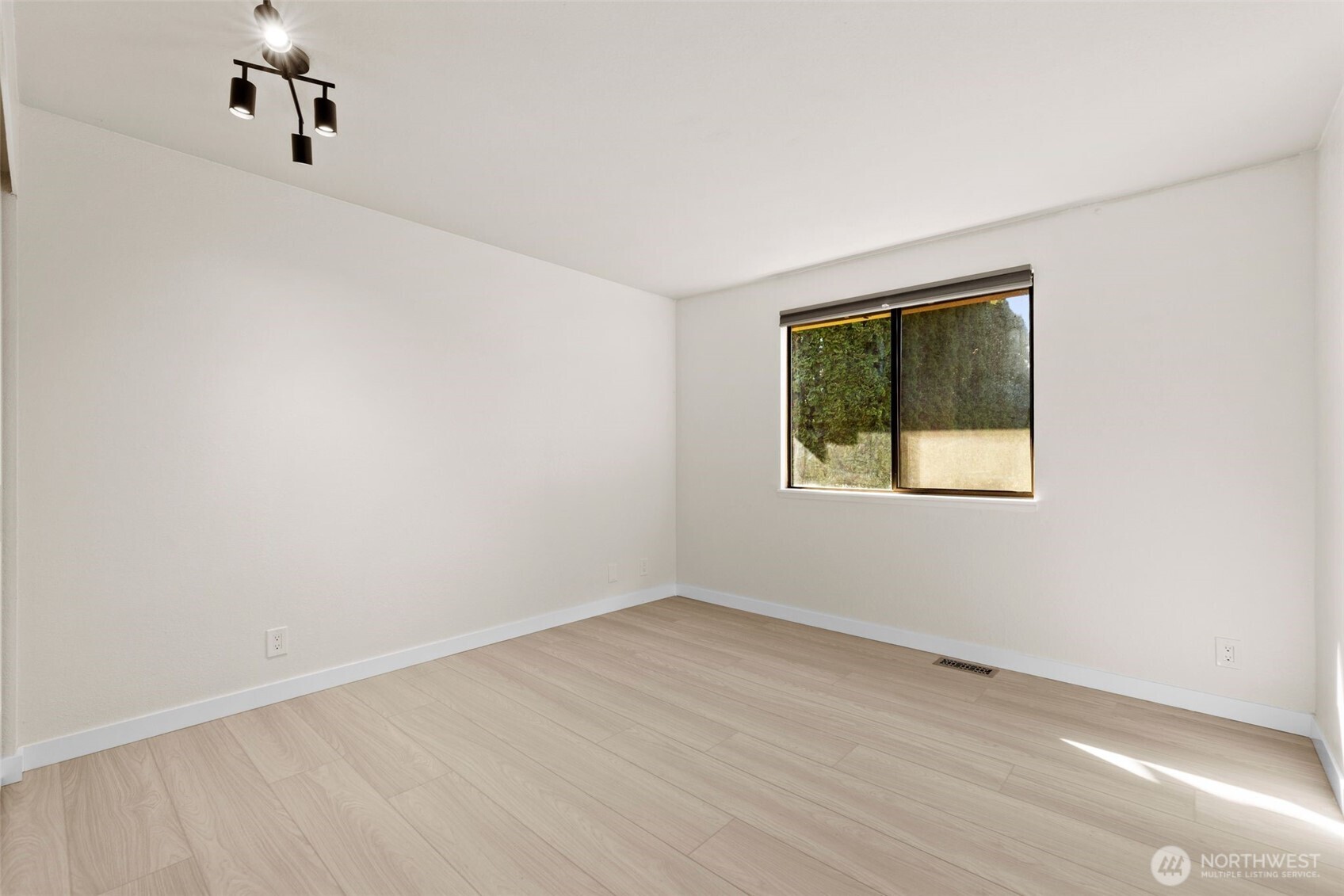 917 N 100th Street , Seattle, WA 98133