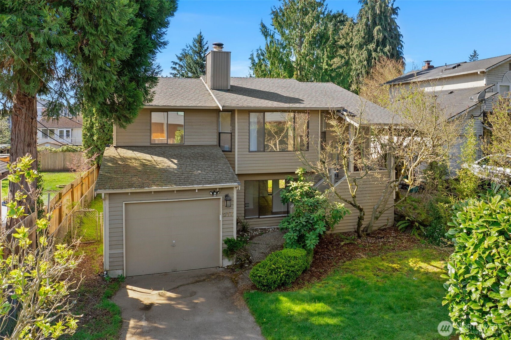 917 N 100th Street , Seattle, WA 98133