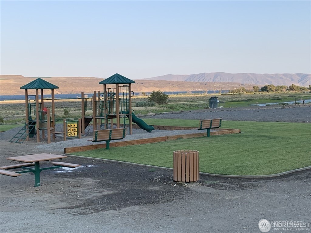 630 Vantage Bay Loop #98950, Ellensburg, WA 98926