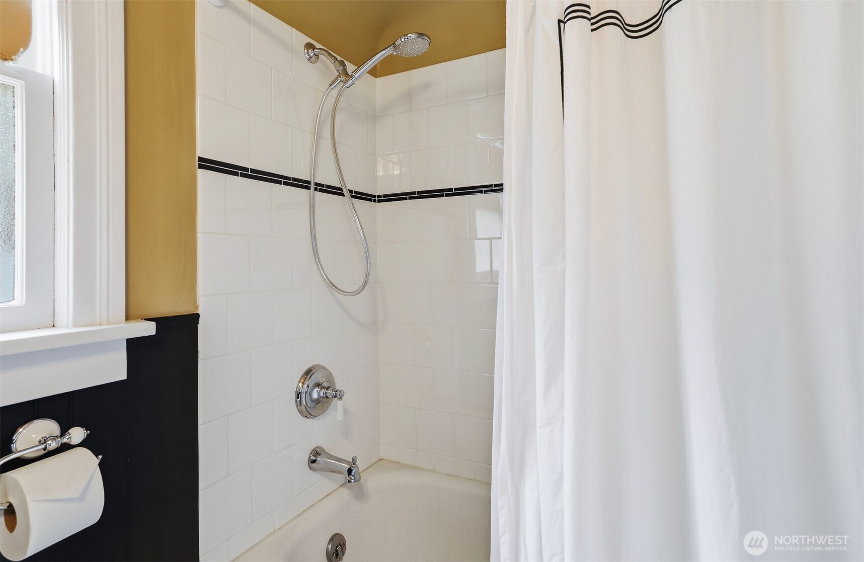 4830 S Orcas Street , Seattle, WA 98118