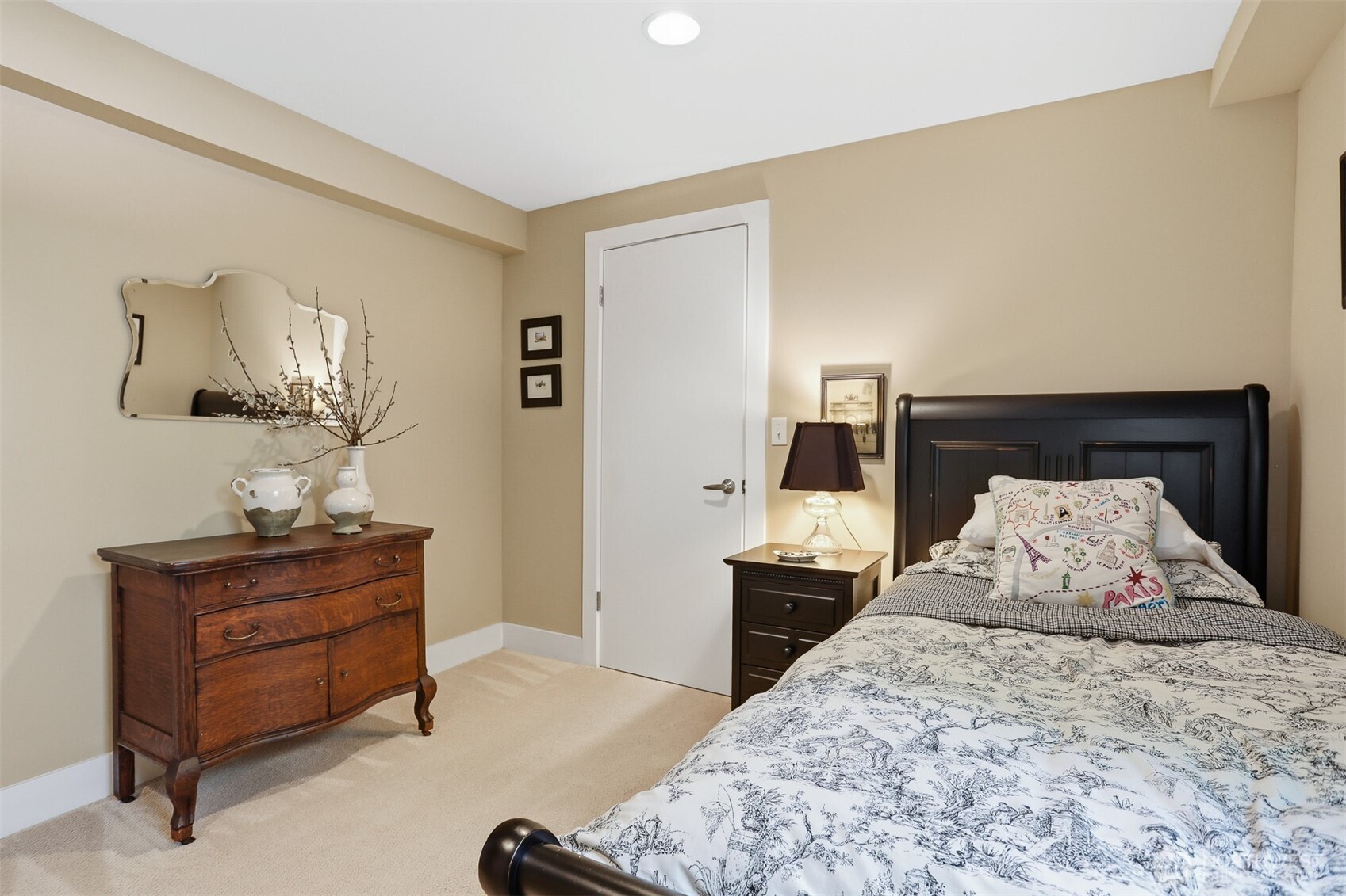 4830 S Orcas Street , Seattle, WA 98118