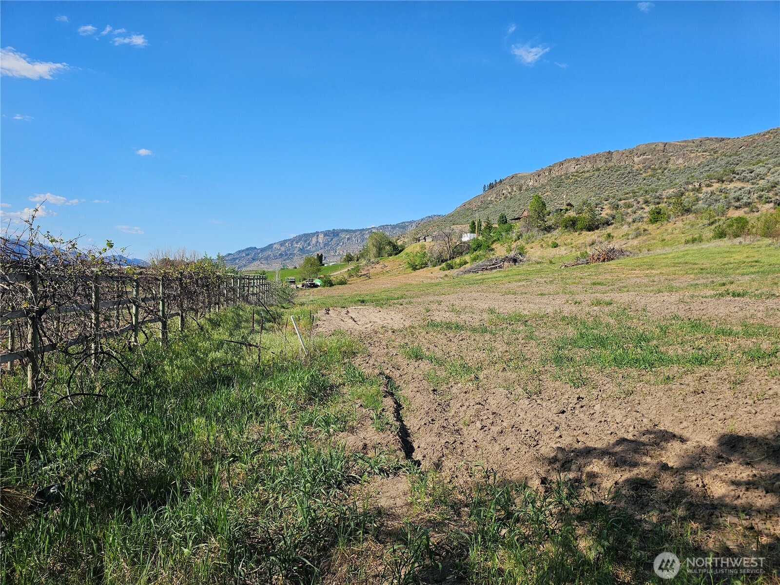 8 D Oneil Road , Oroville, WA 98844