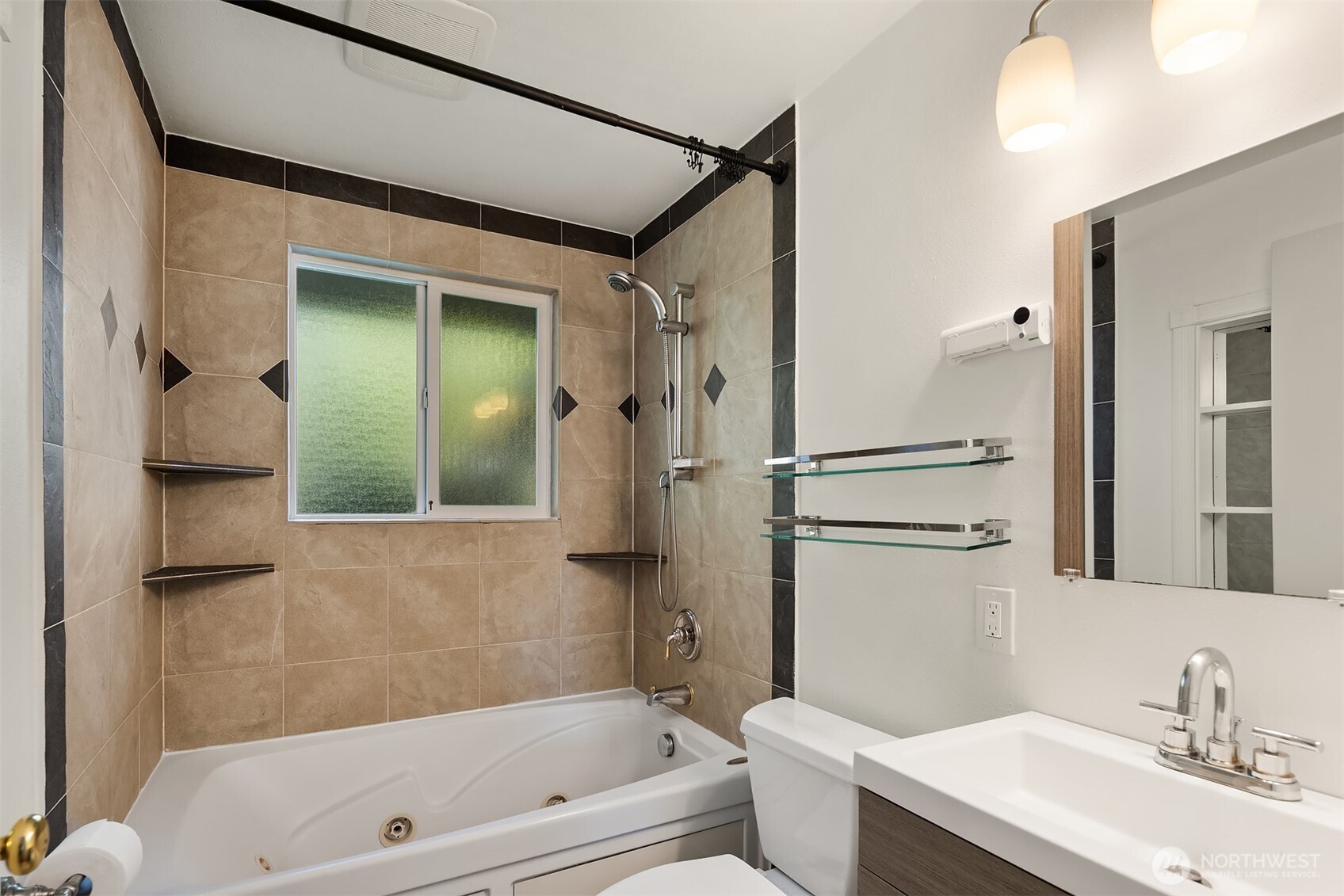 17109 44th Avenue W, Lynnwood, WA 98037