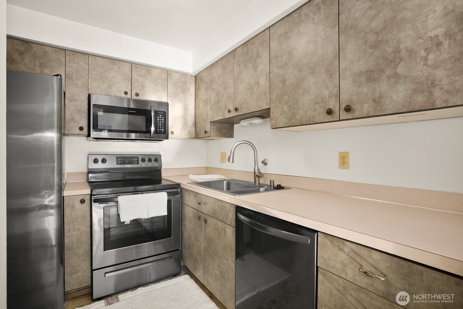 9030 Seward Park Avenue S #411, Seattle, WA 98118