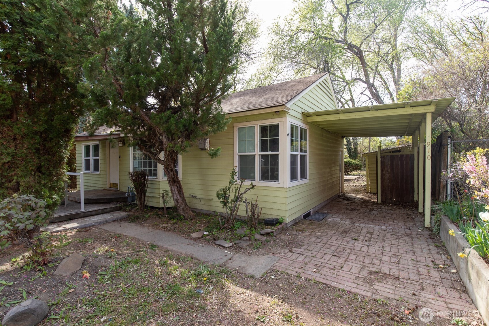 910 S 25th Avenue , Yakima, WA 98902