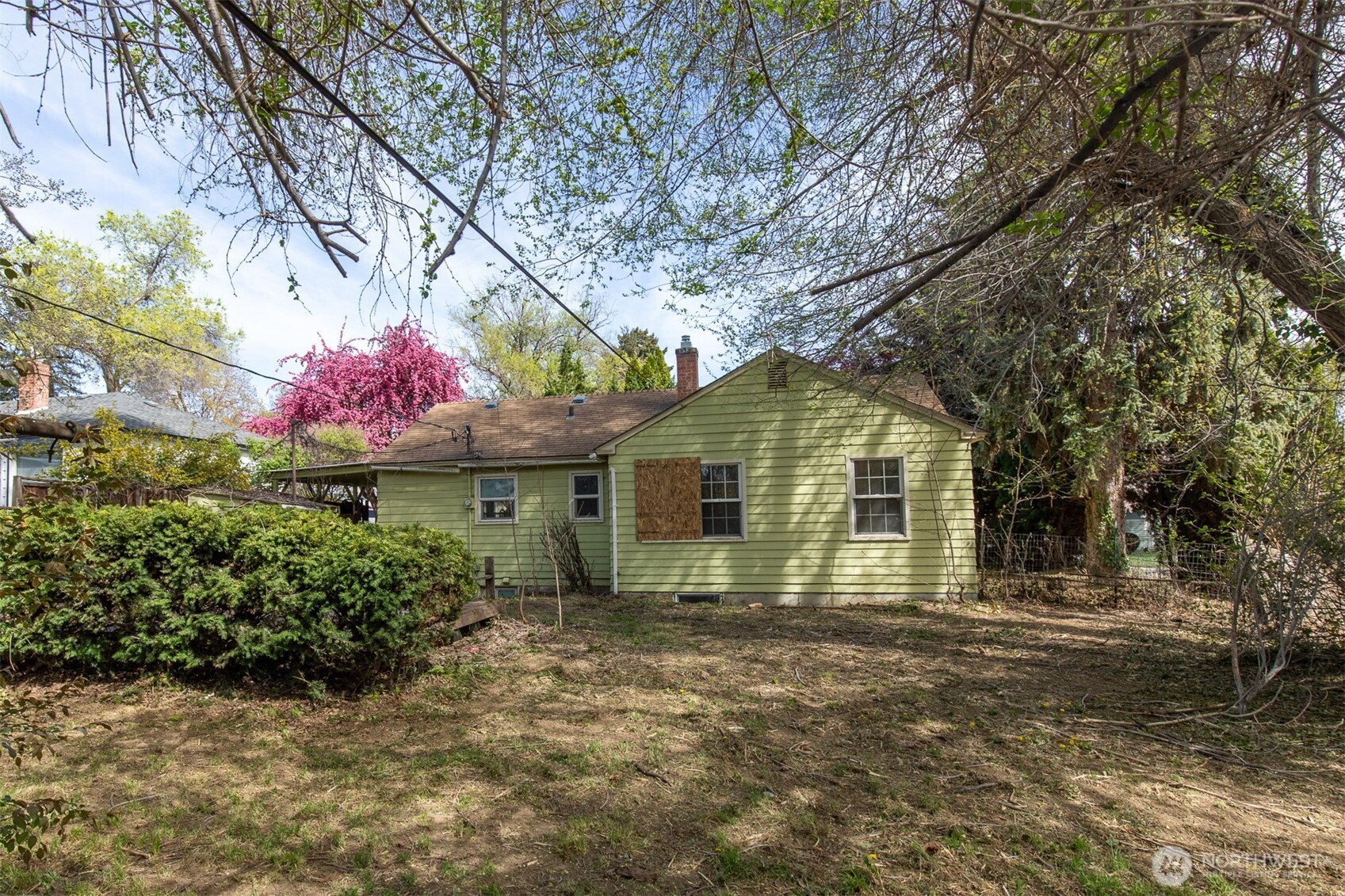 910 S 25th Avenue , Yakima, WA 98902