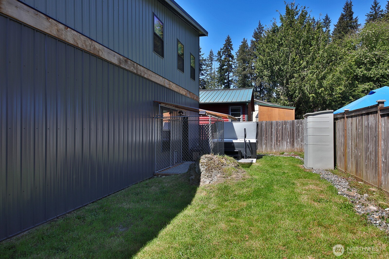 6459 Lake Shore Drive , Clinton, WA 98236