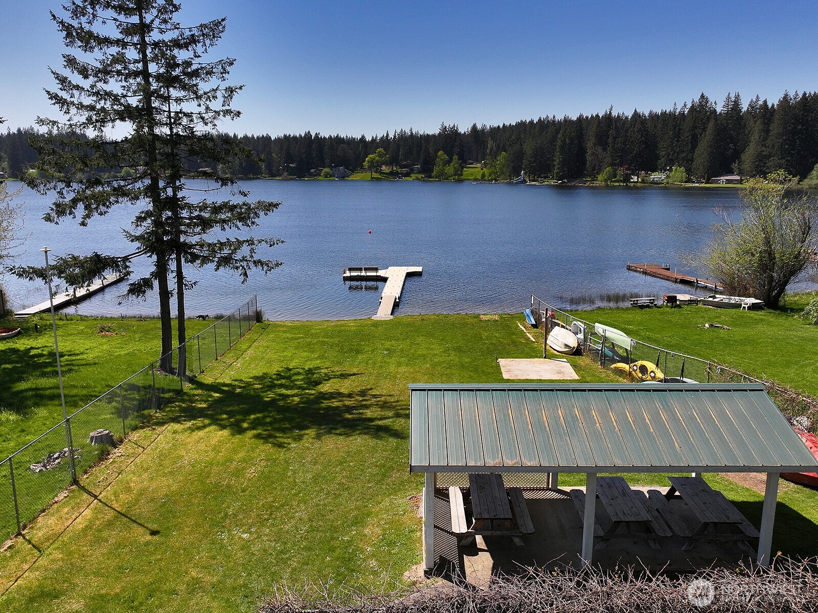6459 Lake Shore Drive , Clinton, WA 98236