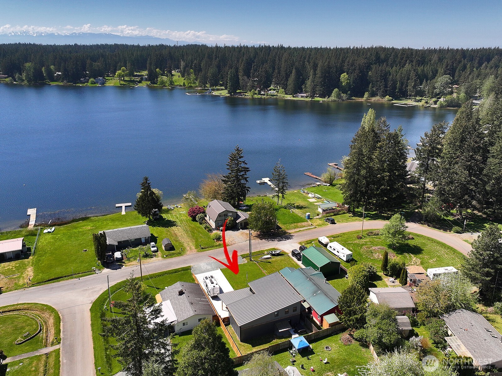 6459 Lake Shore Drive , Clinton, WA 98236