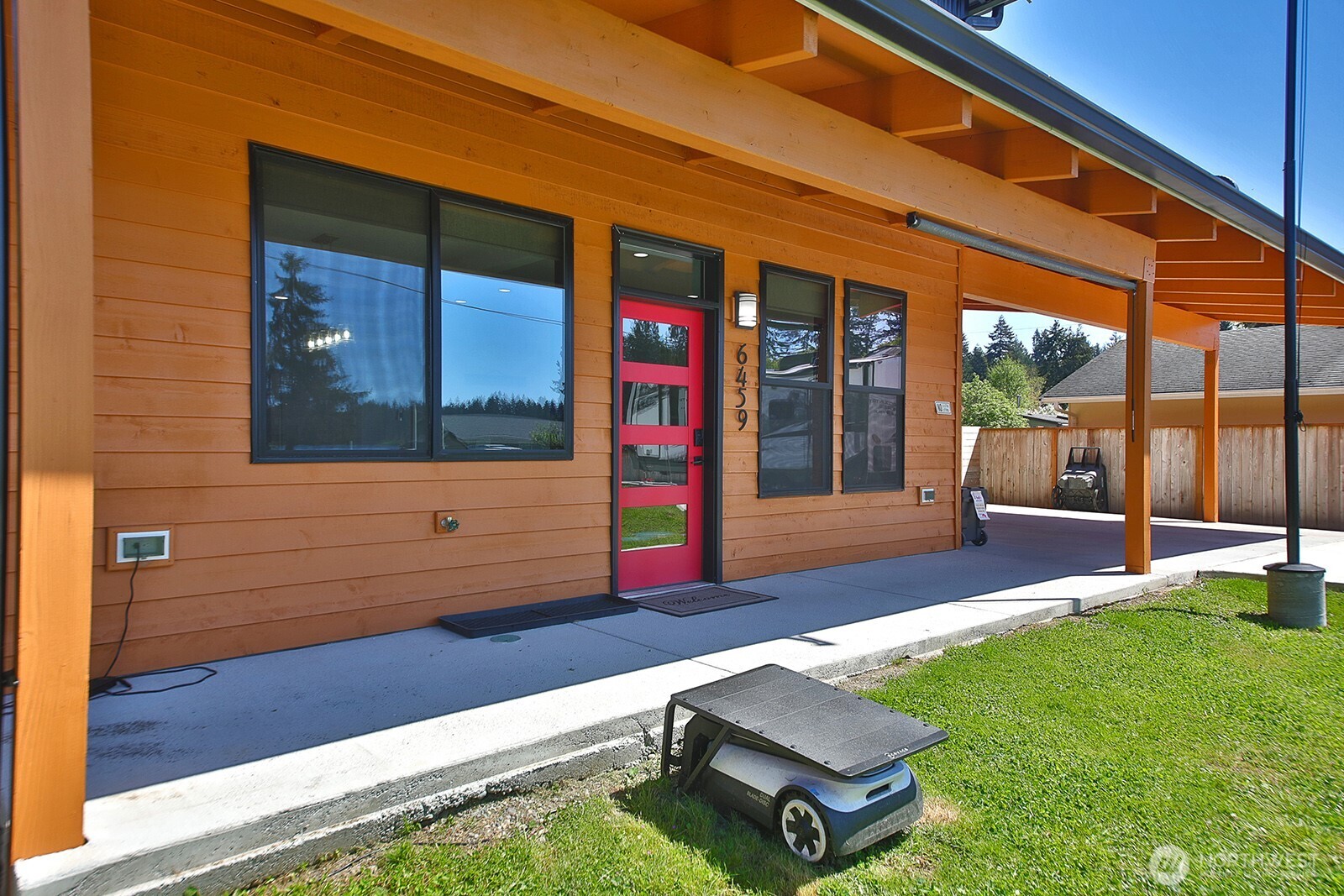6459 Lake Shore Drive , Clinton, WA 98236