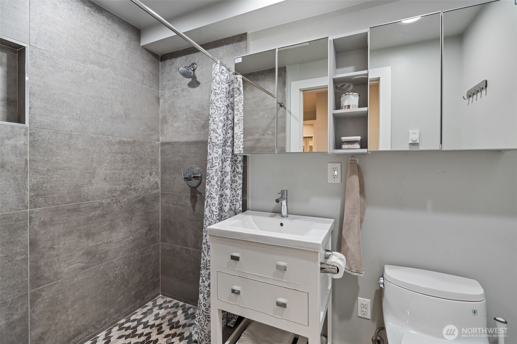 7522 Olympus Drive W, Tacoma, WA 98466-3526