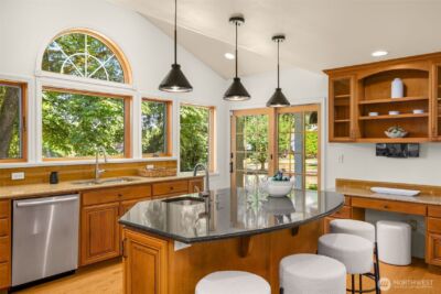 11216 E Riverside Drive , Bothell, WA 98011 - Photo 4
