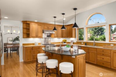 11216 E Riverside Drive , Bothell, WA 98011 - Photo 5