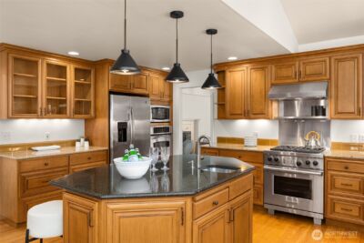 11216 E Riverside Drive , Bothell, WA 98011 - Photo 7