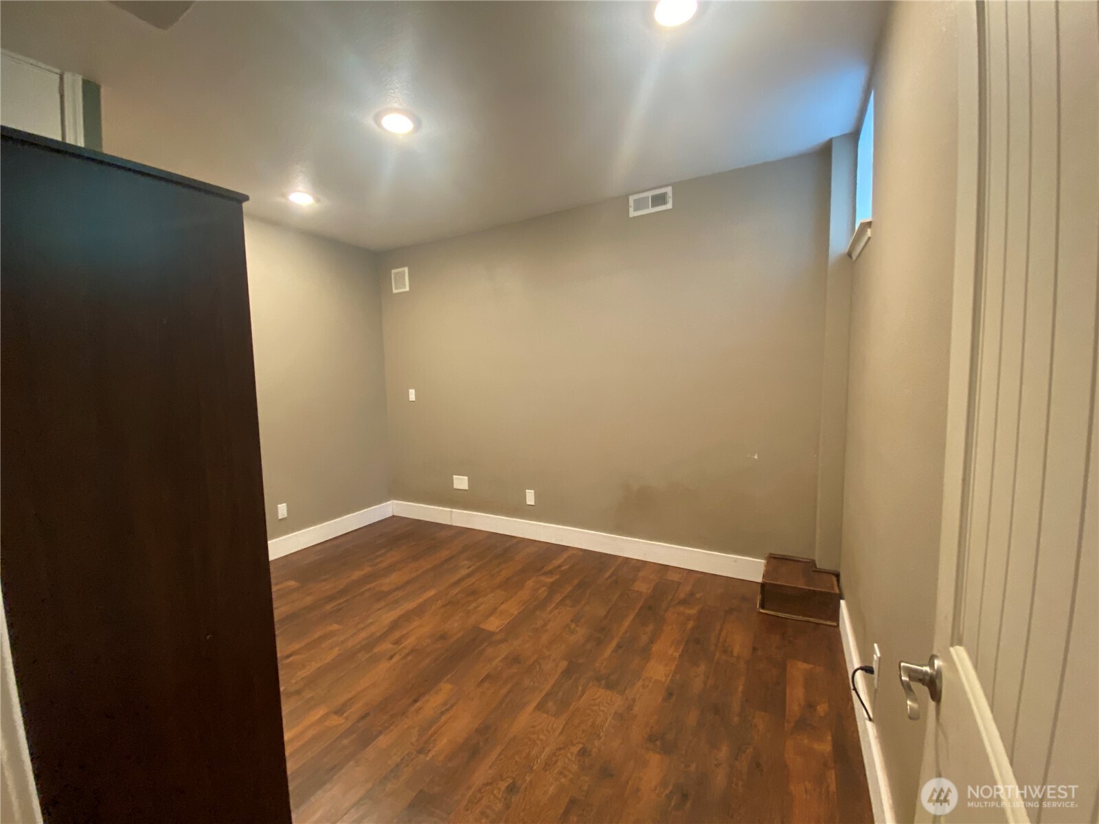 24417 SE 17th Place , Sammamish, WA 98075-8131