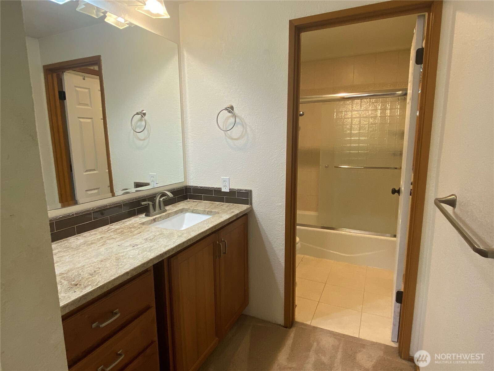 24417 SE 17th Place , Sammamish, WA 98075-8131