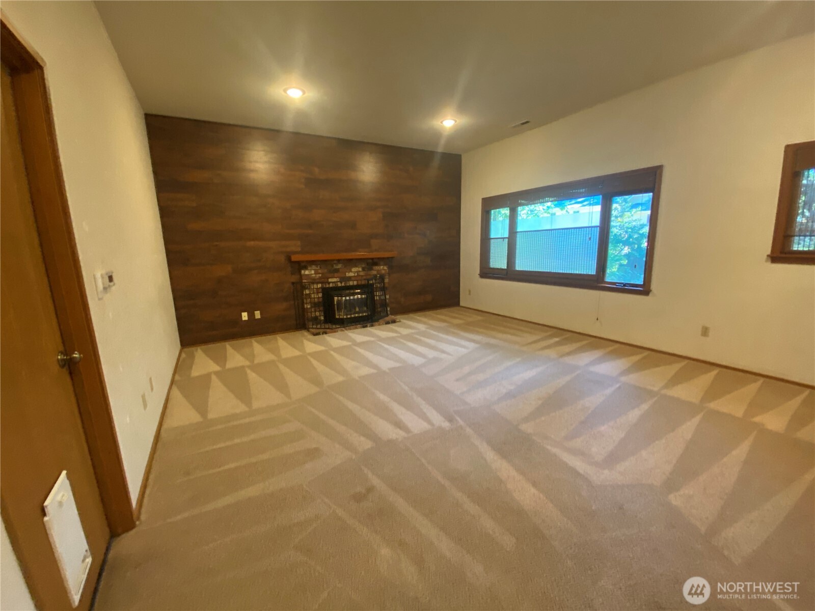 24417 SE 17th Place , Sammamish, WA 98075-8131