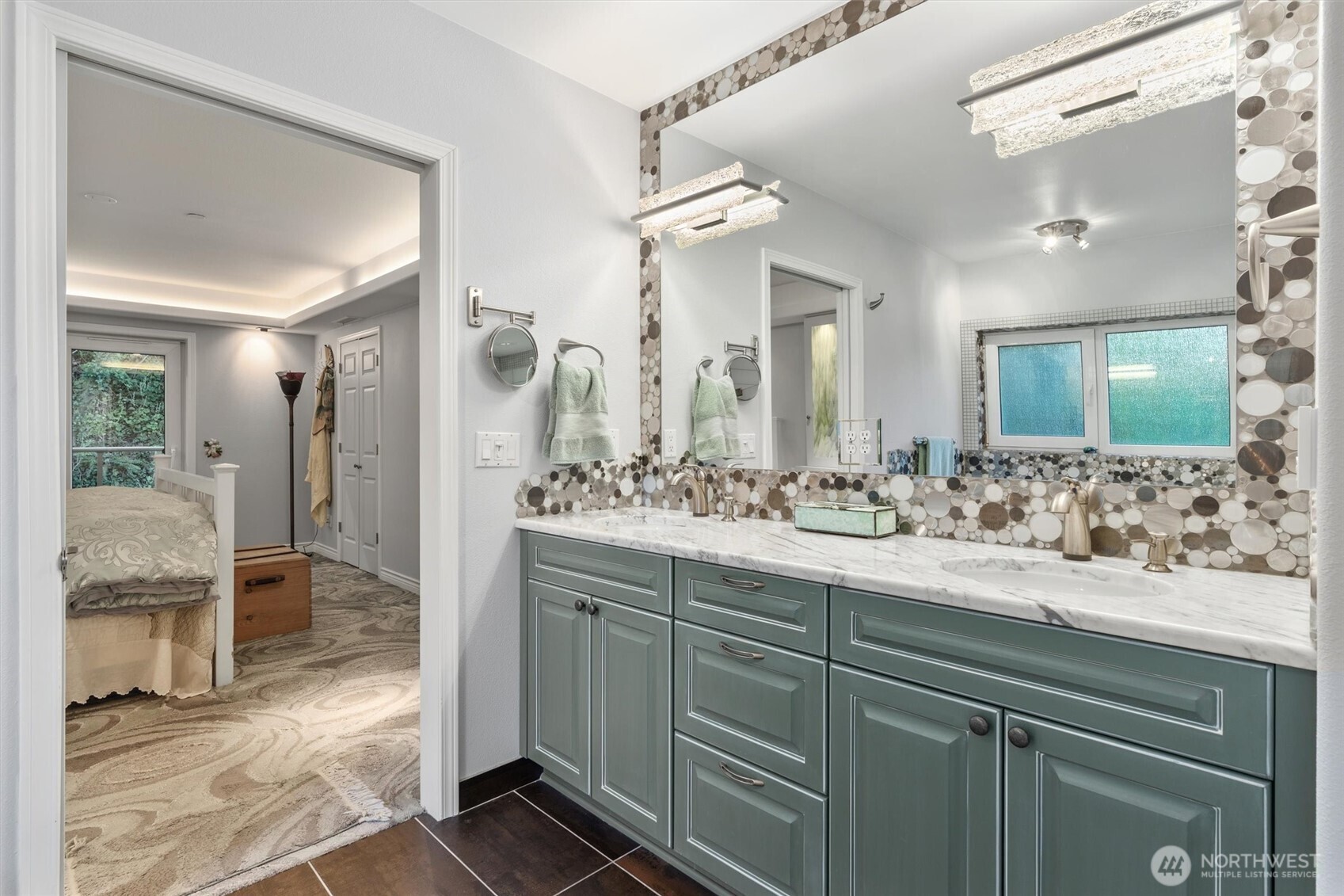 1661 Harbor Avenue SW #502, Seattle, WA 98116-2082