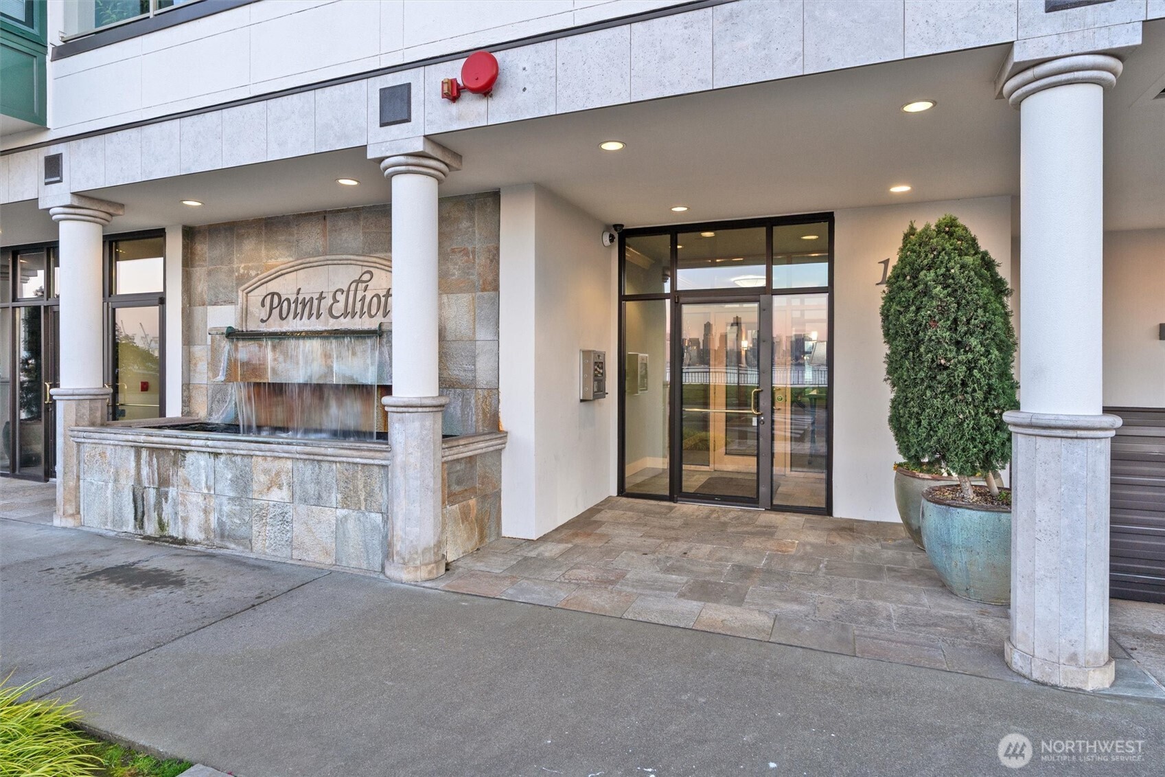 1661 Harbor Avenue SW #502, Seattle, WA 98116-2082