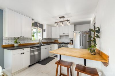 1702 36th Street , Anacortes, WA 98221 - Photo 10