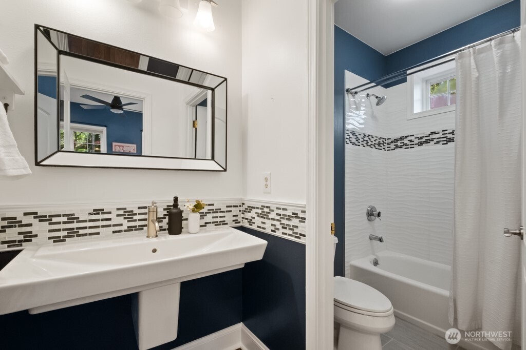 17247 SE 54th Place , Bellevue, WA 98006