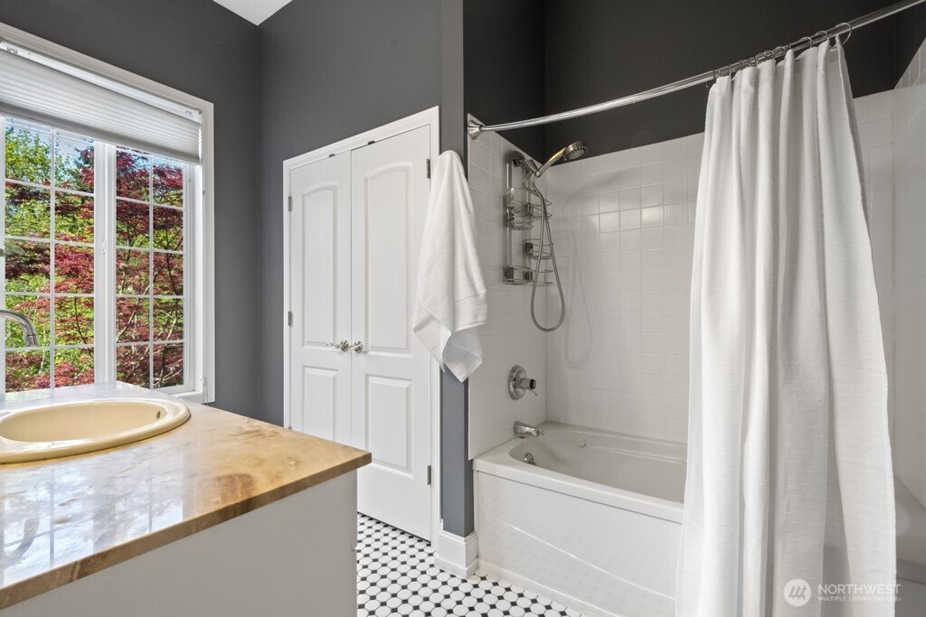 17247 SE 54th Place , Bellevue, WA 98006