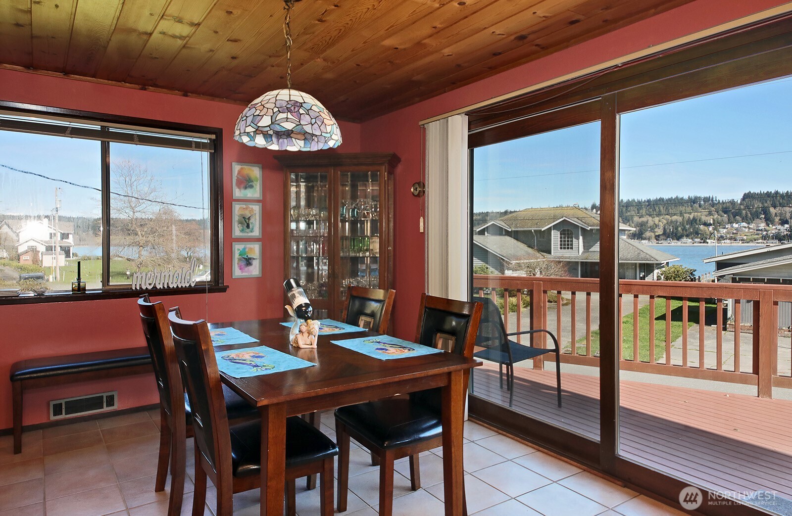 3837 Driftwood Drive , Clinton, WA 98236