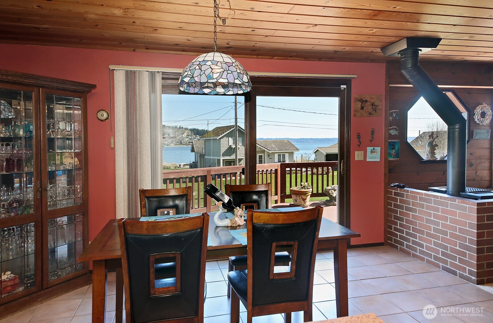 3837 Driftwood Drive , Clinton, WA 98236