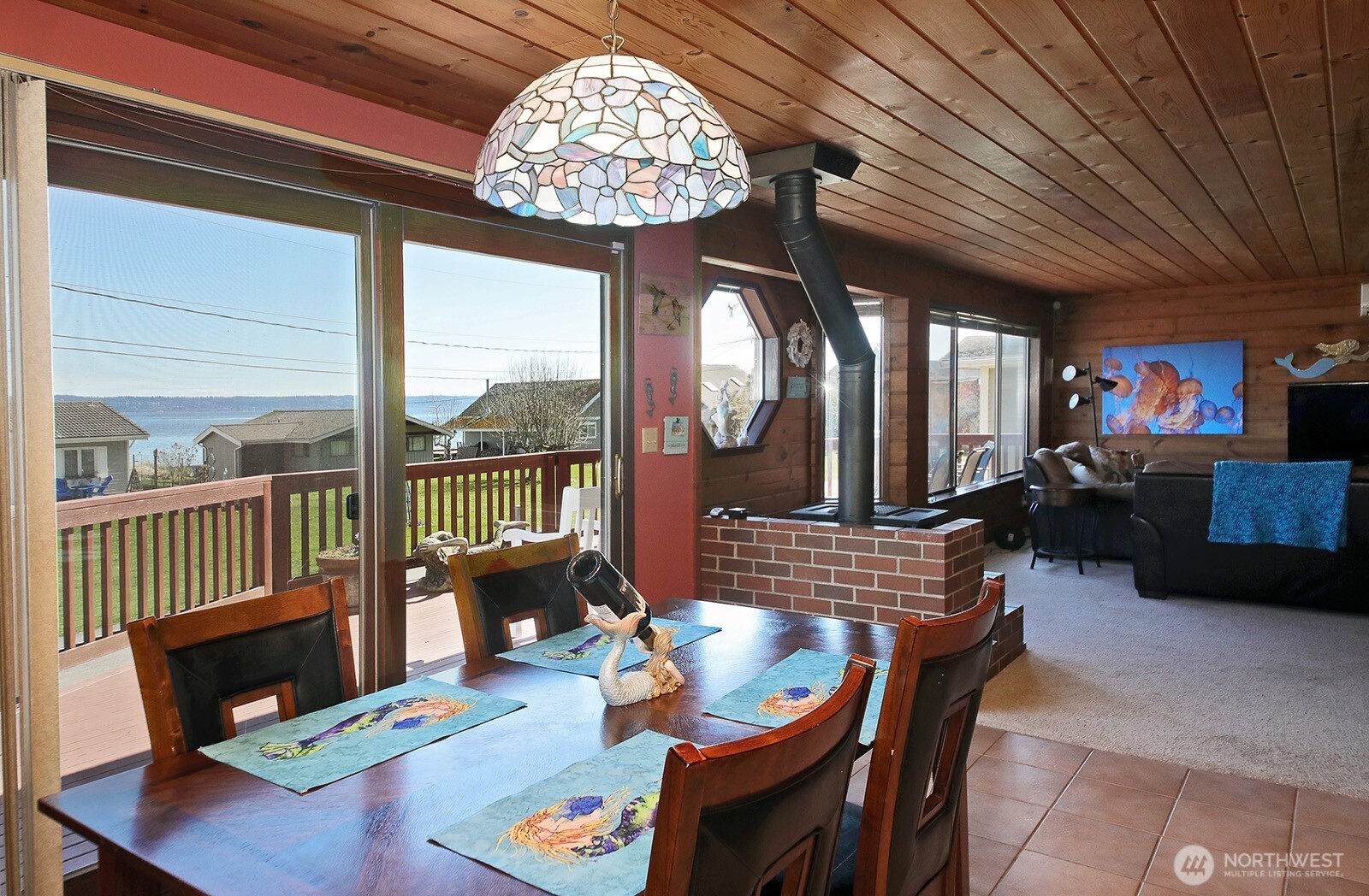 3837 Driftwood Drive , Clinton, WA 98236